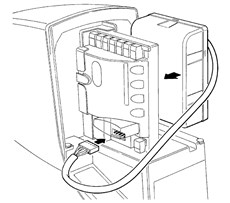 2. Zapojte batériu do konektoru a umiestnite ju vedľa riadiacej jednotky